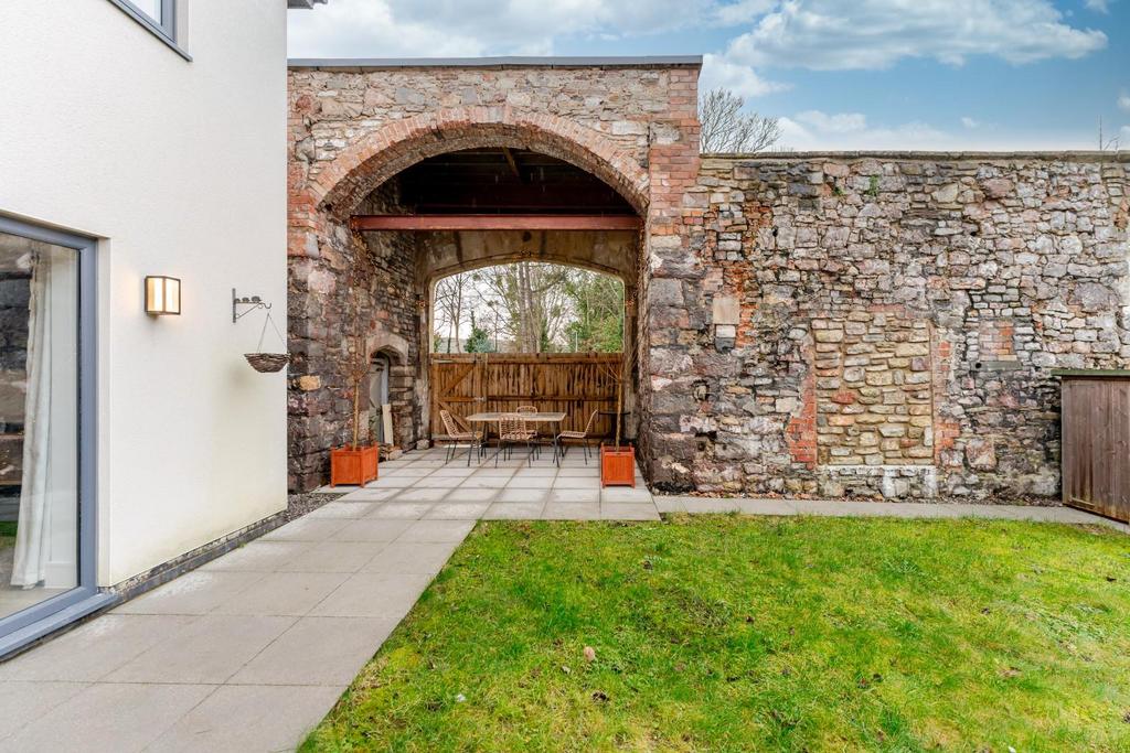 16 - rear garden.jpeg