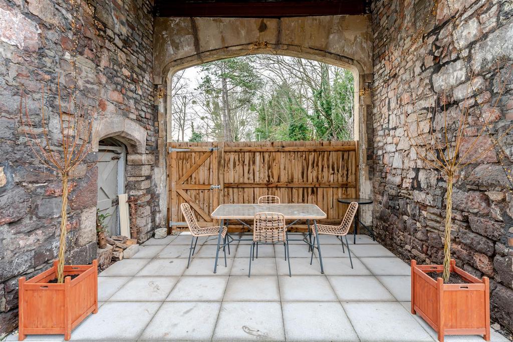 17 - seating area.jpg