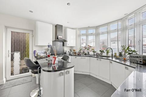 3 bedroom end of terrace house for sale, Palmerston Road, Buckhurst Hill, IG9
