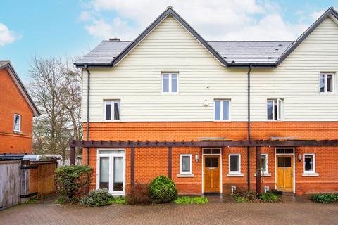 4 bedroom semi-detached house to rent, Princess Mary Close, Guildford, GU2