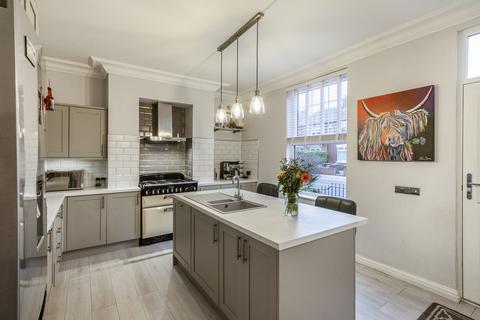 4 bedroom end of terrace house for sale, Leeds Road, West Yorkshire WF1