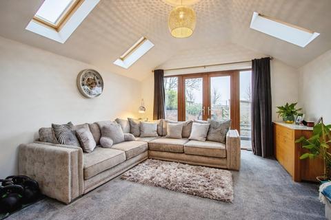 4 bedroom end of terrace house for sale, Leeds Road, West Yorkshire WF1