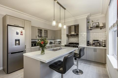 4 bedroom end of terrace house for sale, Leeds Road, West Yorkshire WF1