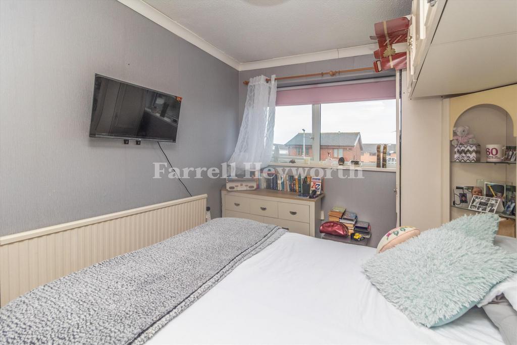 Bedroom 1 image 2