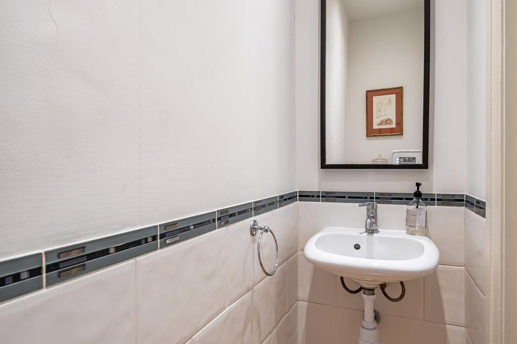 Guest WC/Cloakroom