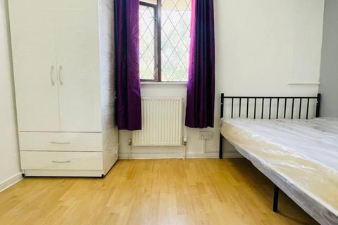 undefined, Lukin Street, Shadwell, E1 0AA