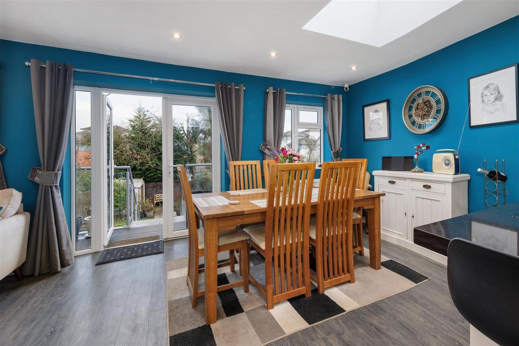 Open-plan Dining Kitchen/Family Room