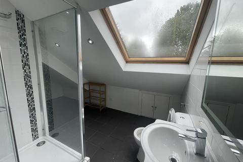 1 bedroom in a house share to rent, Firs Drive, Hounslow TW5