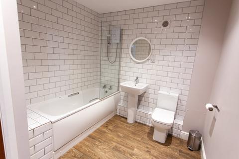 2 bedroom flat to rent, Bedford Street South, ,