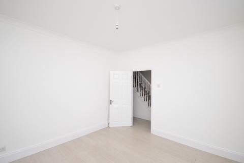 3 bedroom terraced house to rent, Henley Road, Ilford, IG1 2TW