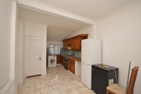 3 bedroom terraced house to rent, Henley Road, Ilford, IG1 2TW