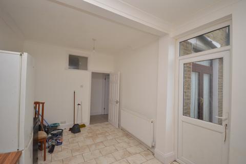 3 bedroom terraced house to rent, Henley Road, Ilford, IG1 2TW
