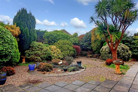 2 bedroom detached bungalow for sale, Willow Avenue, Rustington BN16