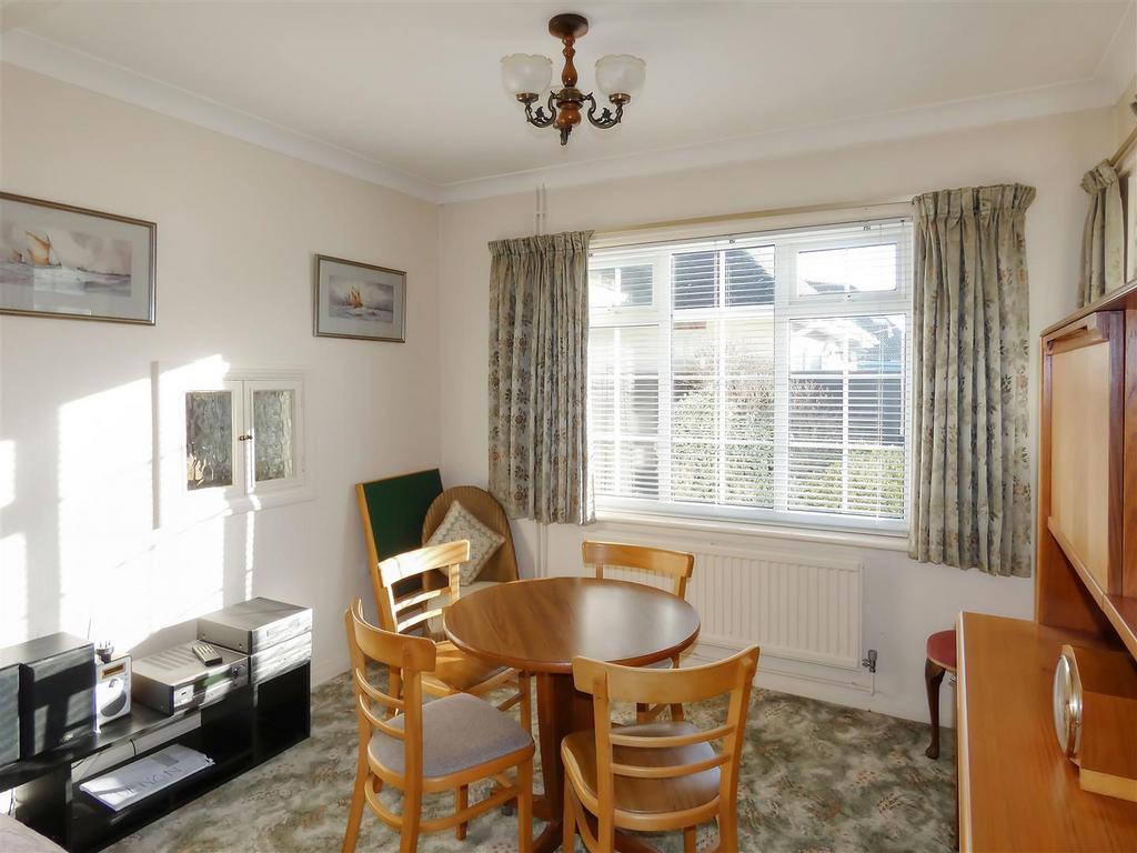 Lounge/Dining Room