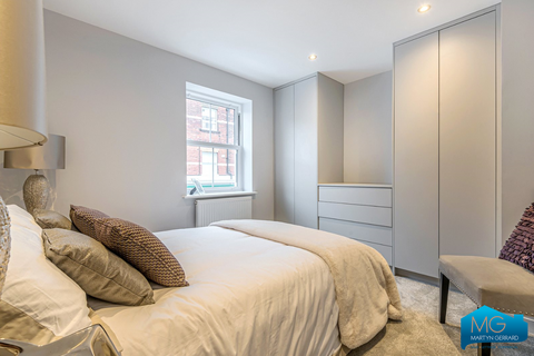 undefined, High Road, North Finchley, London, N12