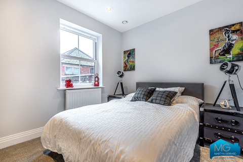 undefined, High Road, North Finchley, London, N12