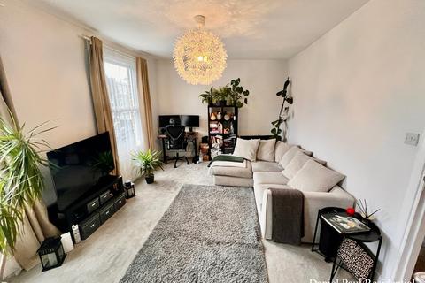 1 bedroom flat for sale, Brackenbury Road