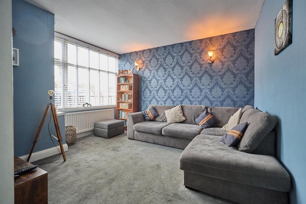 Lounge to Front