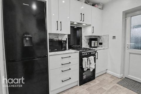 3 bedroom semi-detached house to rent, Hazelton Road, COLCHESTER