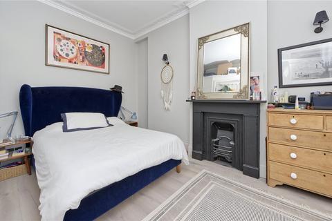 2 bedroom flat to rent, Westbourne Grove, London, UK, W11