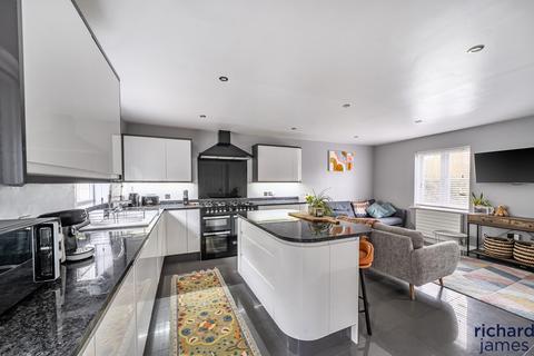 3 bedroom terraced house for sale, Rysy Court, Haydon End, Swindon, SN25