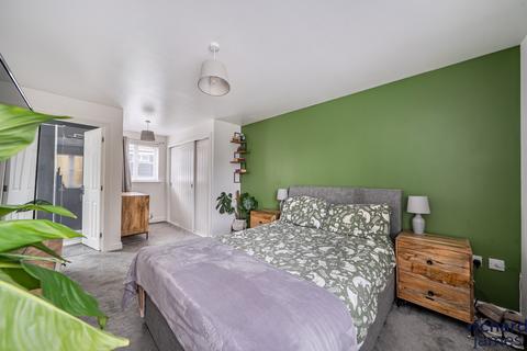 3 bedroom terraced house for sale, Rysy Court, Haydon End, Swindon, SN25