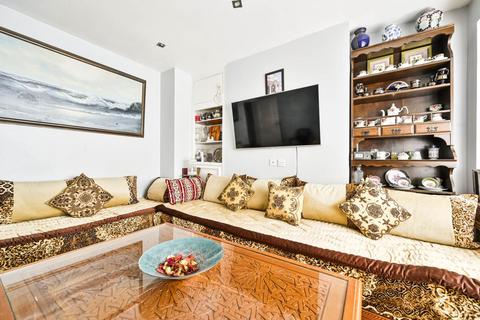 2 bedroom flat to rent, Tooting Broadway, London SW17