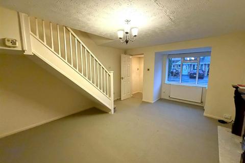 2 bedroom semi-detached house to rent, York Close, Birmingham B30