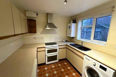 2 bedroom semi-detached house to rent, York Close, Birmingham B30
