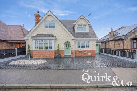 5 bedroom detached house for sale, Tewkes Road, Canvey Island, SS8