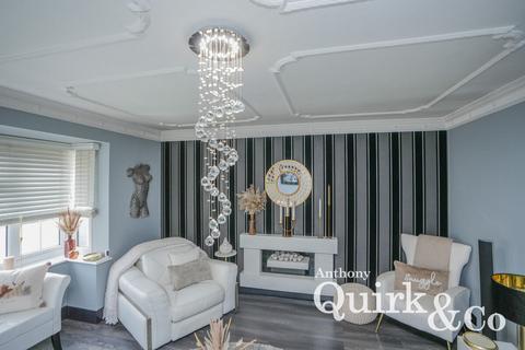 5 bedroom detached house for sale, Tewkes Road, Canvey Island, SS8