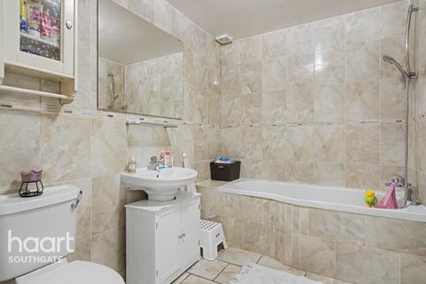 4 bedroom terraced house for sale, The Fairway, London