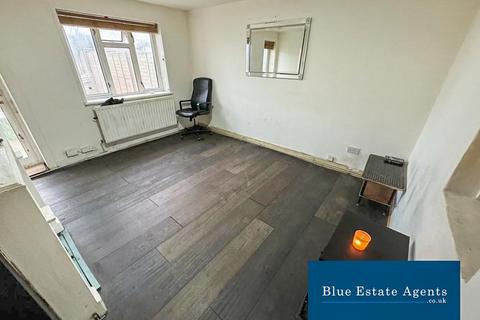 2 bedroom flat for sale, Brabazon Road, Hounslow, TW5