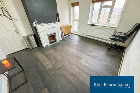 2 bedroom flat for sale, Brabazon Road, Hounslow, TW5