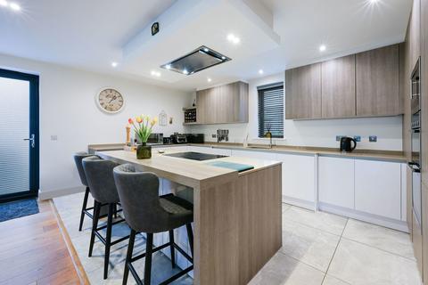 5 bedroom detached house for sale, Maplewood Drive, Lingfield RH7