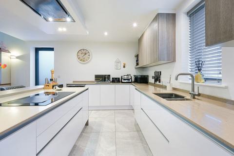5 bedroom detached house for sale, Maplewood Drive, Lingfield RH7