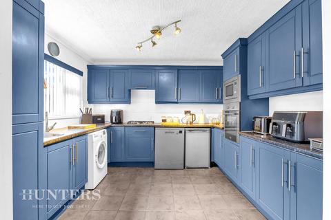 3 bedroom terraced house for sale, Medway Close, Oldham
