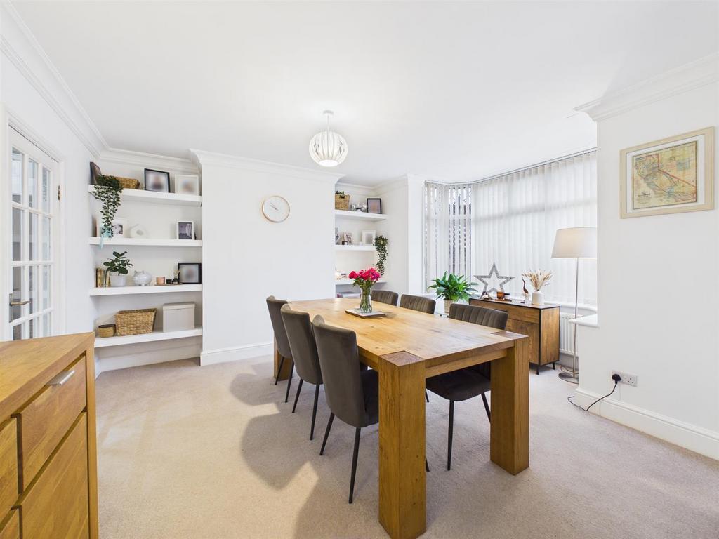 Dining/living room: