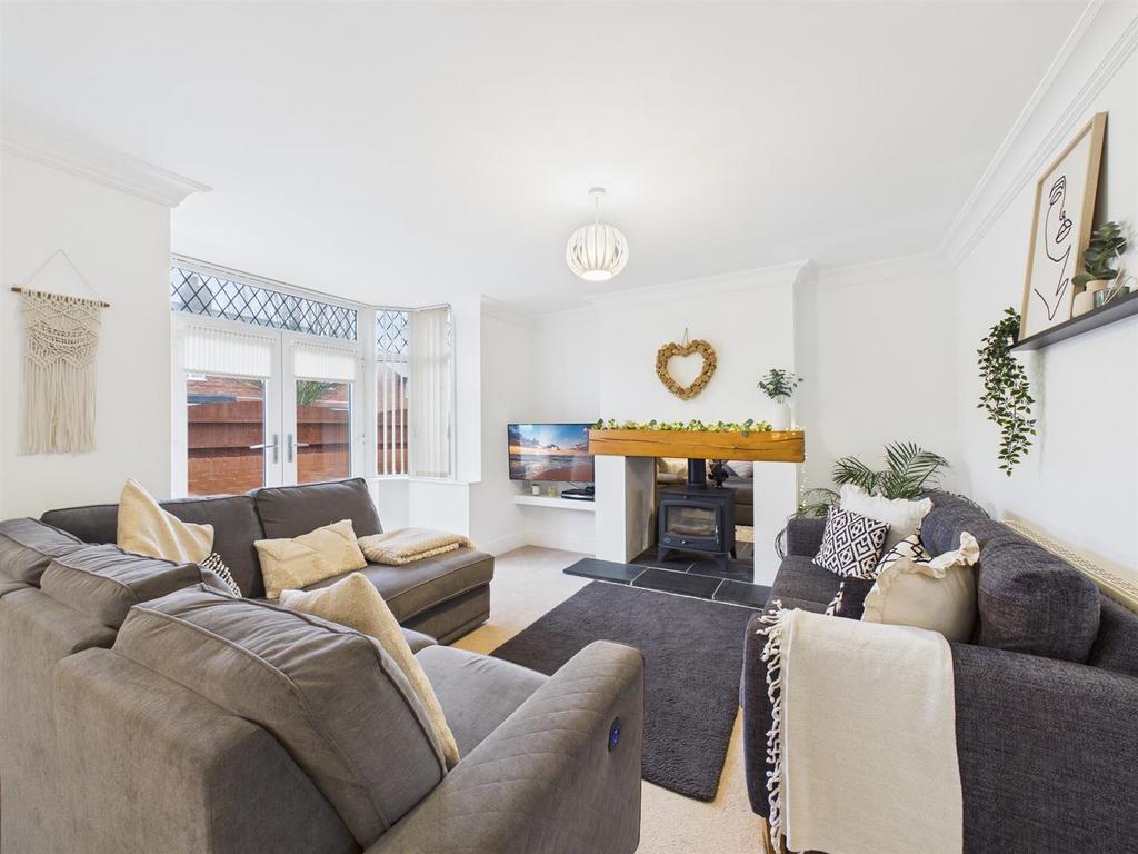 Dining/living room: