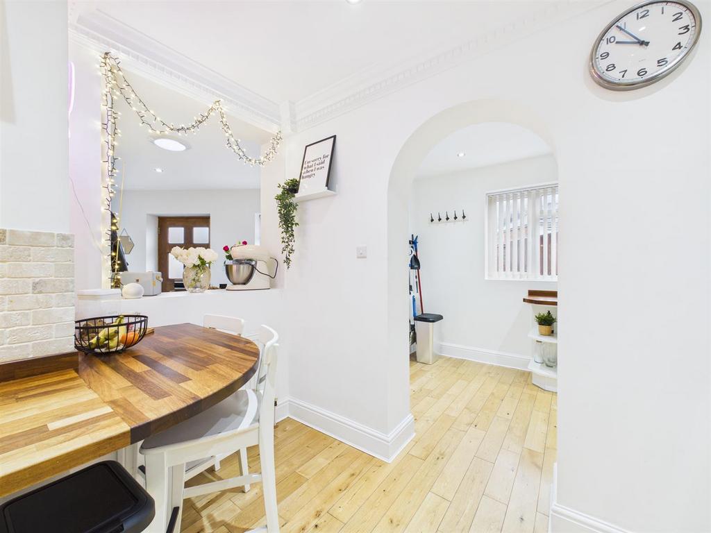 Kitchen: