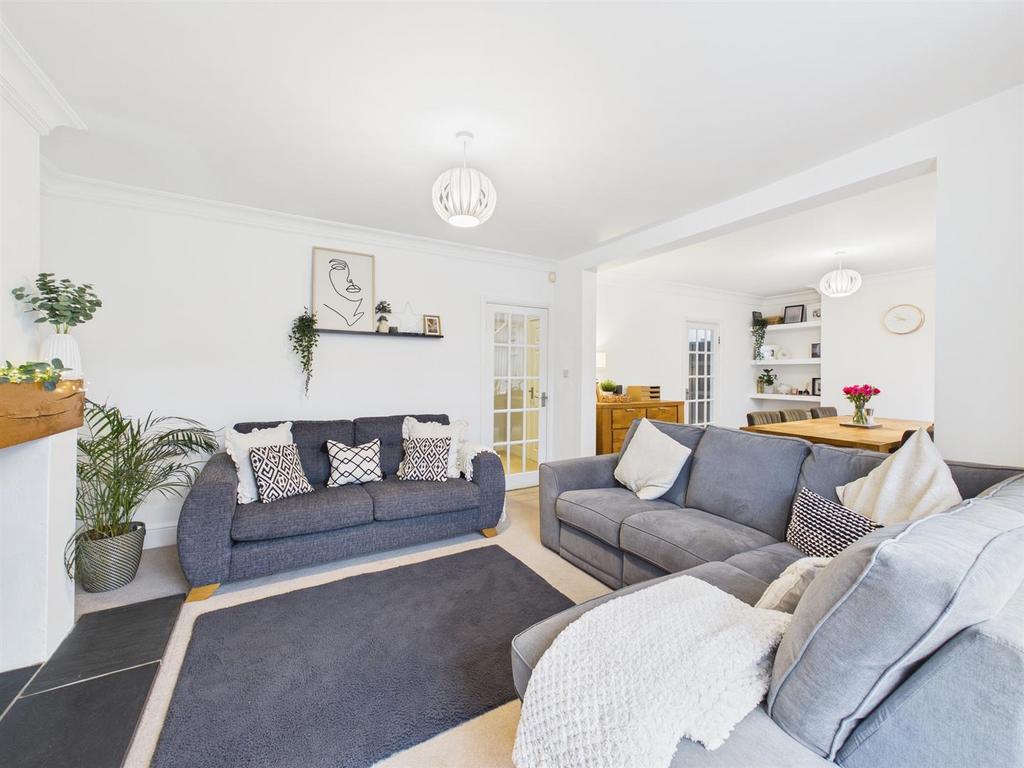 Dining/living room: