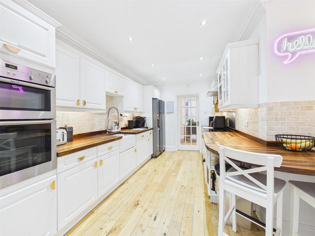 Kitchen: