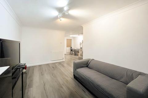 4 bedroom semi-detached house for sale, Windrush, New Malden