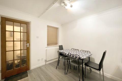 4 bedroom semi-detached house for sale, Windrush, New Malden