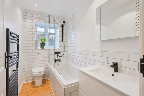 2 bedroom flat for sale, Amy Court, Merstham RH1