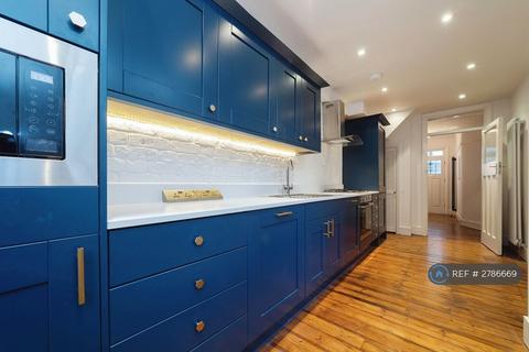 3 bedroom terraced house to rent, Lansdowne Road, London, E4