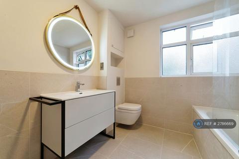 3 bedroom terraced house to rent, Lansdowne Road, London, E4