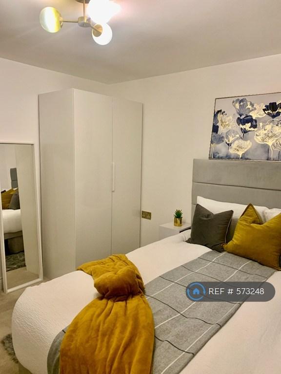 Bedroom With Tv And Desk