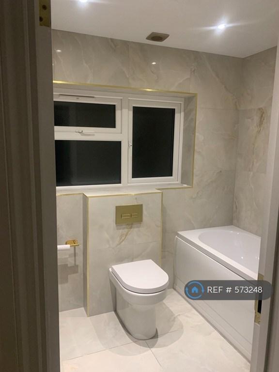 Bathroom With Bath Tub
