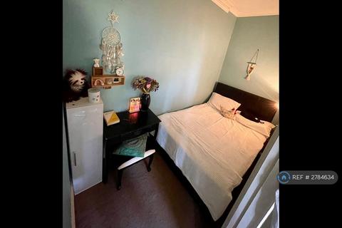 undefined, Isleworth, Isleworth, TW7